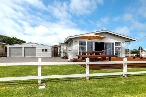 Photo of property in 20 Mace Terrace, Oakura, 4314