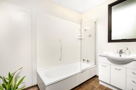 Photo of property in 2/88d Kelvin Road, Papakura, 2110