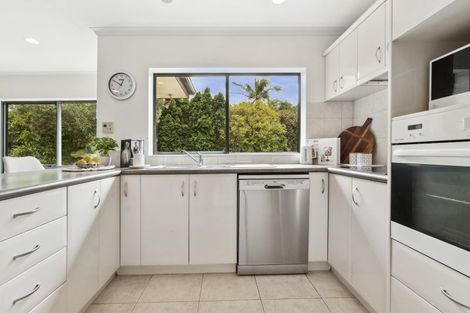 Photo of property in 23 Delmont Close, East Tamaki Heights, Auckland, 2016