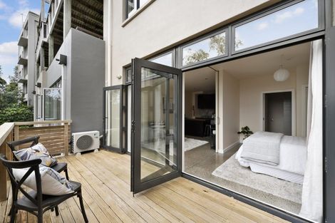 Photo of property in 59u7 Mortimer Terrace, Brooklyn, Wellington, 6021