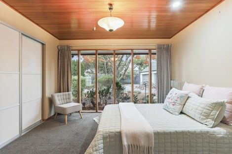 Photo of property in 5 Abbotts Place, Avonhead, Christchurch, 8042