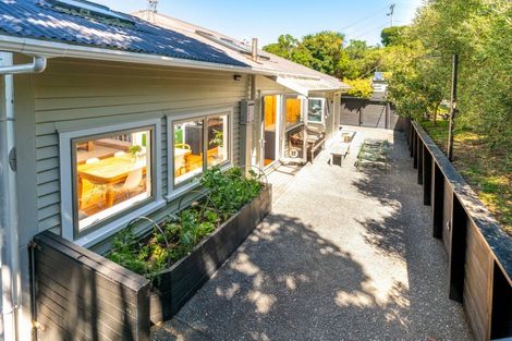 Photo of property in 30 Sugarloaf Road, Brooklyn, Wellington, 6021