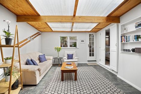 Photo of property in 402 Queens Drive, Lyall Bay, Wellington, 6022