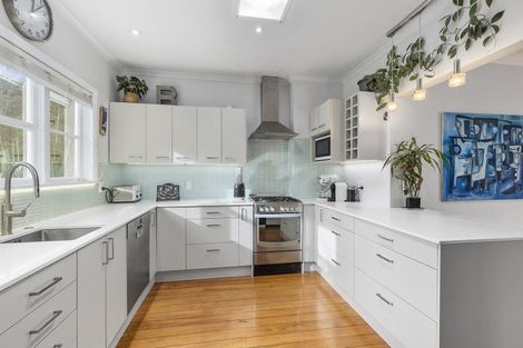 Photo of property in 1 Sydenham Street, Northland, Wellington, 6012