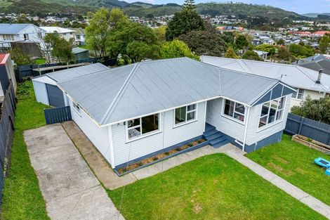 Photo of property in 100 Castor Crescent, Cannons Creek, Porirua, 5024