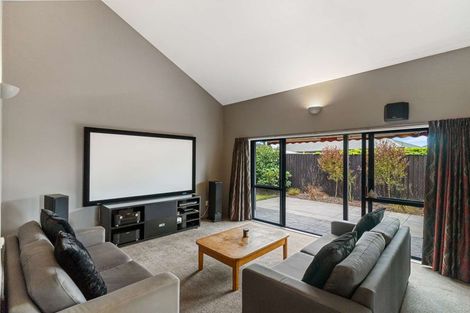 Photo of property in 14 Jocelyn Street, Casebrook, Christchurch, 8051