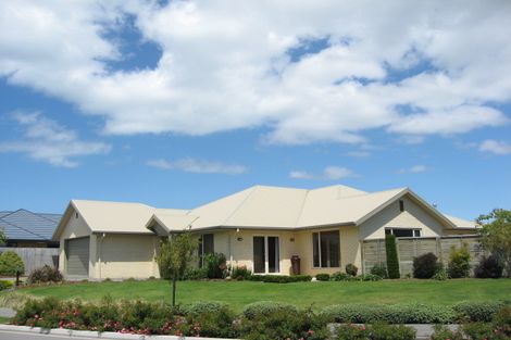 Photo of property in 5 Linkwater Way, Parklands, Christchurch, 8083