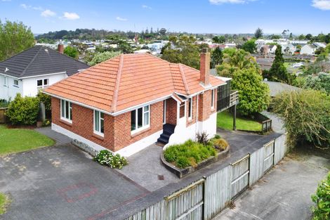 Photo of property in 32 Evans Road, Glen Eden, Auckland, 0602