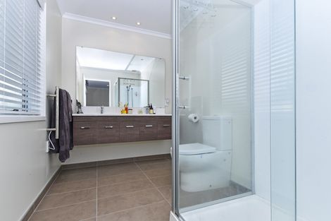 Photo of property in 6 Cornwall Place, Karaka, Papakura, 2113