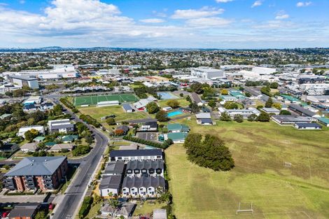 Photo of property in 8/28 Smythe Road, Henderson, Auckland, 0612