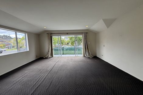 Photo of property in 18 Harrowglen Drive, Northcross, Auckland, 0632