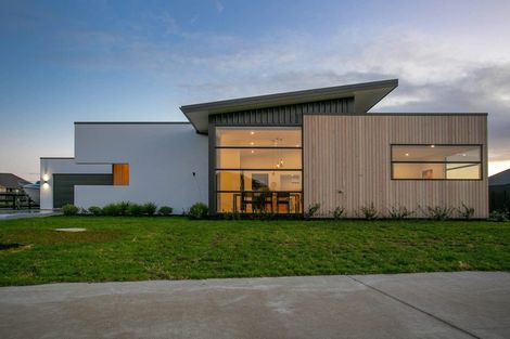 Photo of property in 17 Mike Smith Drive, Cambridge, 3434