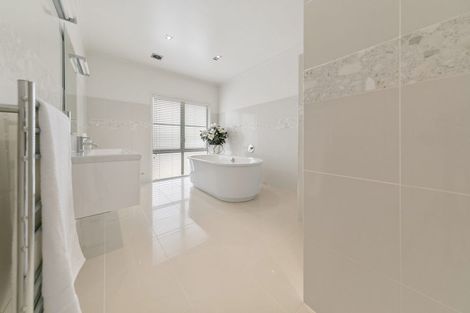 Photo of property in 7 Burgundy Park Avenue, Henderson, Auckland, 0612
