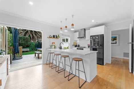 Photo of property in 1/17 Arosa Place, Forrest Hill, Auckland, 0620
