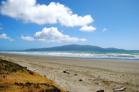 Photo of property in 11 Waiheke Street, Waikanae Beach, Waikanae, 5036