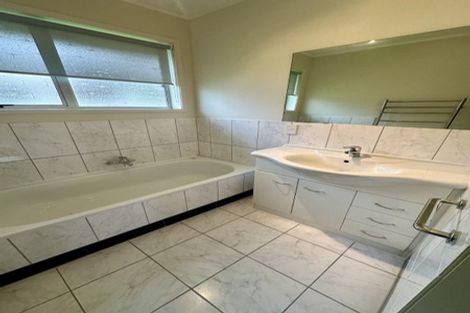 Photo of property in 2/51 Shanaway Rise, Hillcrest, Auckland, 0627