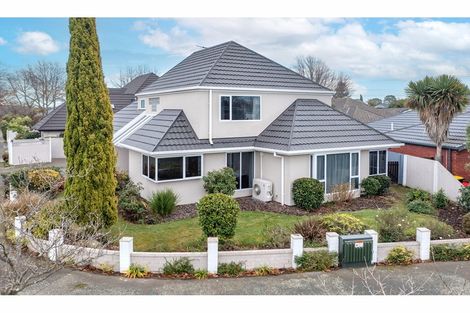 Photo of property in 2 Hatfield Place, Avonhead, Christchurch, 8042