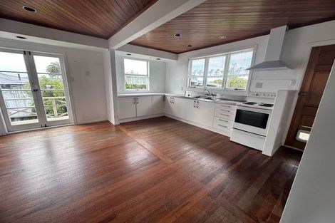 Photo of property in 31 Fairclough Road, Beach Haven, Auckland, 0626