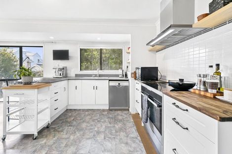 Photo of property in 1 Awatahi Place, Greenhithe, Auckland, 0632