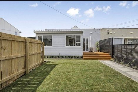 Photo of property in 52 Durham Crescent, Fairfield, Lower Hutt, 5011