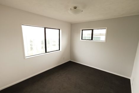 Photo of property in 87 Hillcrest Drive, Kelvin Grove, Palmerston North, 4414