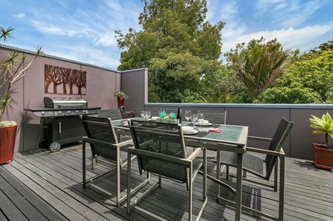 Photo of property in 150a Glenfield Road, Birkenhead, Auckland, 0626