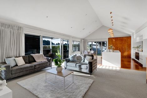 Photo of property in 1 Gleneagles Way, Waiwhakaiho, New Plymouth, 4312
