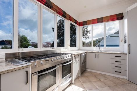 Photo of property in 5-7 Mahoe Street, Eastbourne, Lower Hutt, 5013