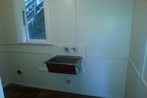 Photo of property in 18 Garden Road, Northland, Wellington, 6012