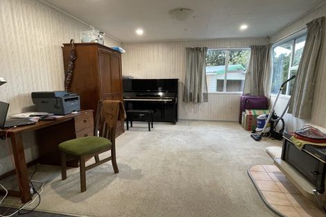 Photo of property in 69 Chilcott Road, Henderson, Auckland, 0612
