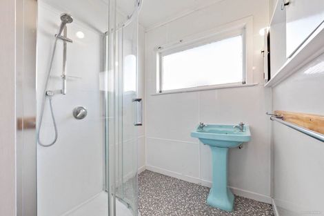 Photo of property in 3 Marlene Avenue, Te Atatu South, Auckland, 0610