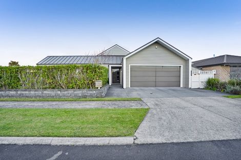 Photo of property in 1 Gleneagles Way, Waiwhakaiho, New Plymouth, 4312