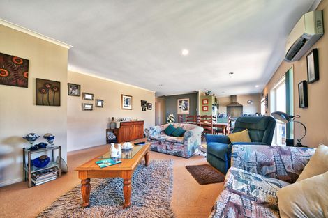 Photo of property in 37 Espalier Drive, Henderson, Auckland, 0612