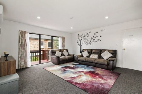 Photo of property in 2/148 Sunset Road, Unsworth Heights, Auckland, 0632