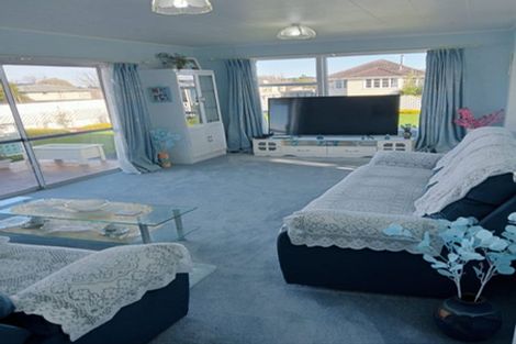 Photo of property in 11 Iredale Road, Hawera, 4610