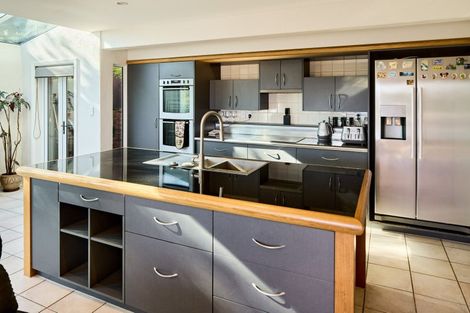 Photo of property in 5 Rangiuru Road, Mahina Bay, Lower Hutt, 5013