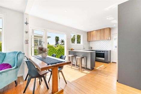 Photo of property in 1/10 Neil Avenue, Te Atatu Peninsula, Auckland, 0610