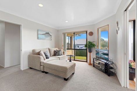 Photo of property in 2 Burnt Oak Drive, Pyes Pa, Tauranga, 3112
