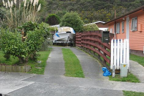Photo of property in 14b Kendal Grove, Wainuiomata, Lower Hutt, 5014