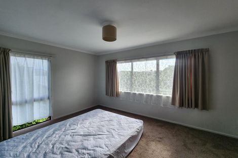 Photo of property in 6 Winstone Place, Highlands Park, New Plymouth, 4312