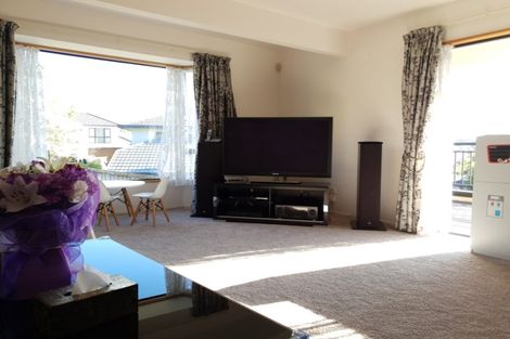 Photo of property in 16 Goldfinch Rise, Unsworth Heights, Auckland, 0632