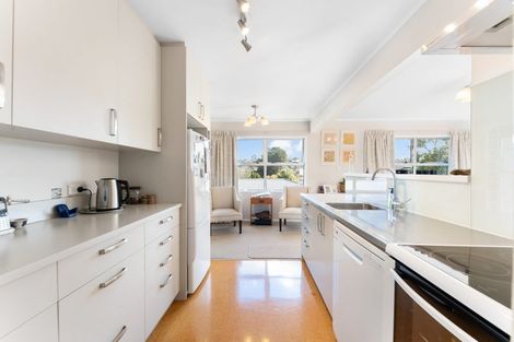 Photo of property in 19 Trinidad Road, Sunnynook, Auckland, 0620
