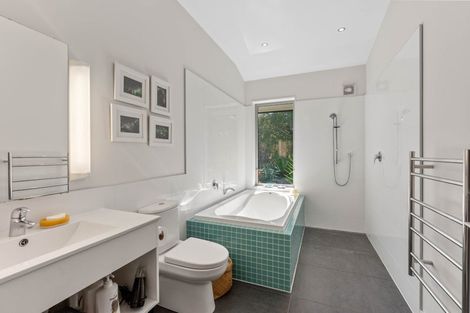 Photo of property in 118 Ngarara Road, Waikanae, 5036