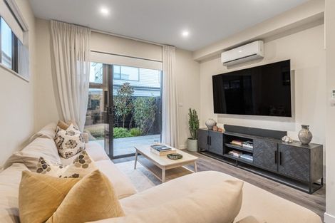 Photo of property in 21a Lumbarda Drive, Kumeu, 0810