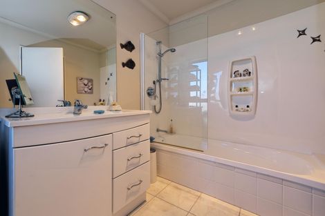 Photo of property in 37 Espalier Drive, Henderson, Auckland, 0612