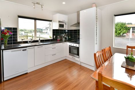 Photo of property in 1/137 Awaroa Road, Helensville, 0800