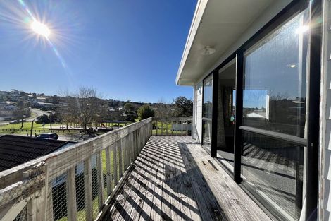 Photo of property in 65 Trias Road, Totara Vale, Auckland, 0629