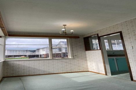 Photo of property in 62 Royal View Road, Te Atatu South, Auckland, 0610