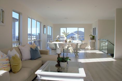 Photo of property in 98 Godfrey Drive, Orewa, 0931