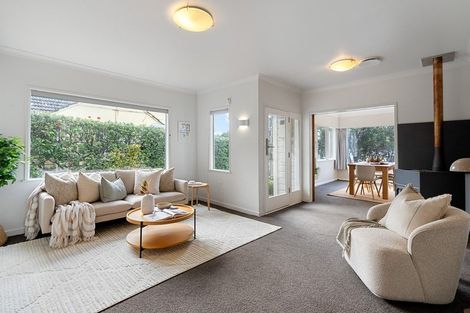 Photo of property in 318 Queens Drive, Lyall Bay, Wellington, 6022